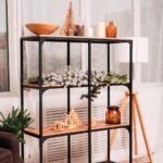 Funkcjonalny regał z półkami który odmieni wnętrze Twojego przedpokoju