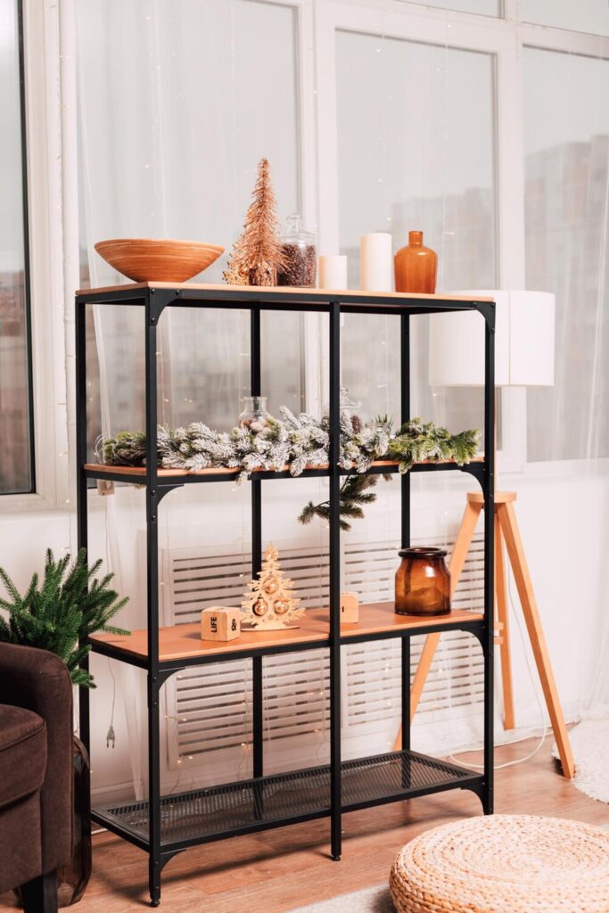 Funkcjonalny regał z półkami który odmieni wnętrze Twojego przedpokoju